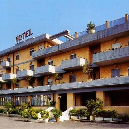 Hotel San Crispino Morrovalle Exteriör bild