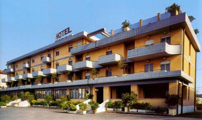 Hotel San Crispino Morrovalle Exteriör bild