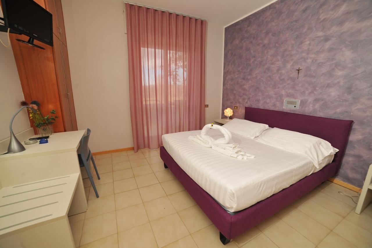 Hotel San Crispino Morrovalle Exteriör bild