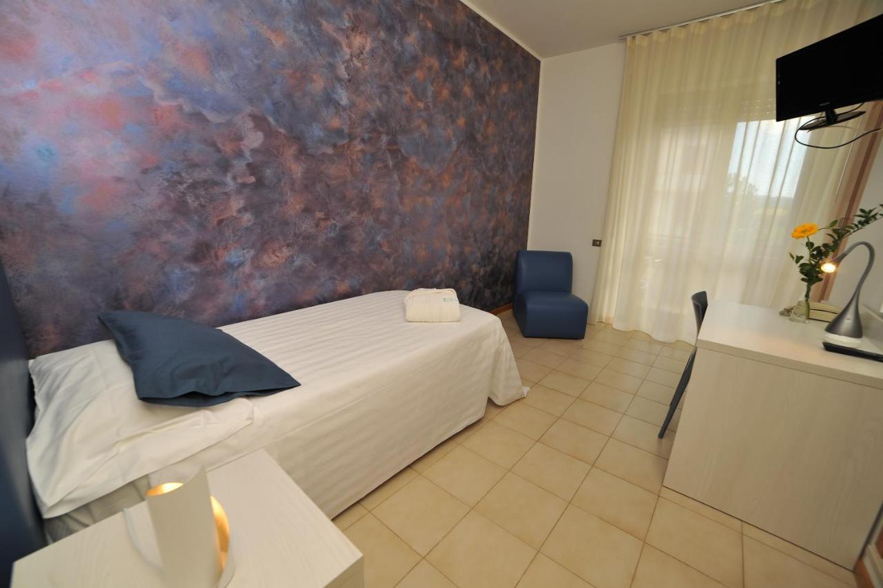Hotel San Crispino Morrovalle Exteriör bild