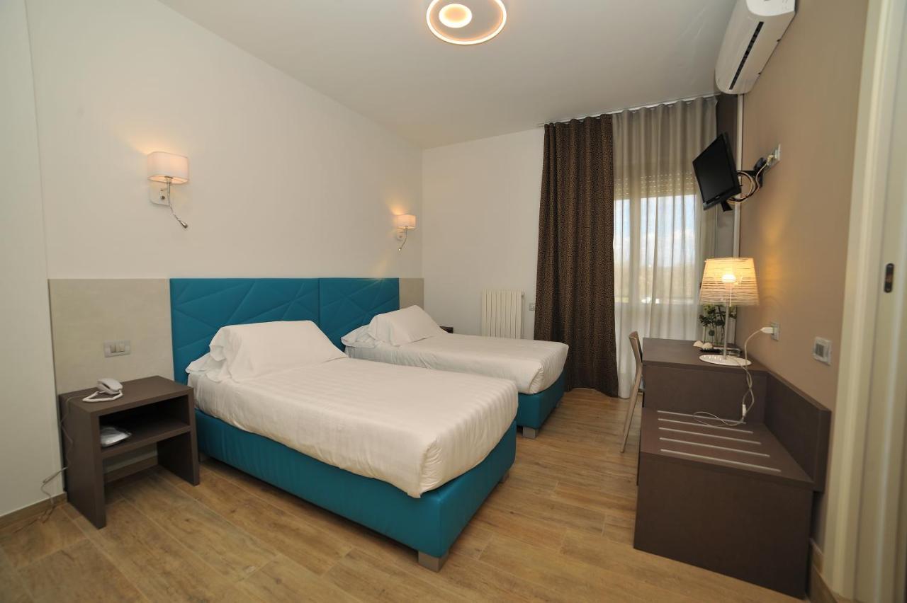 Hotel San Crispino Morrovalle Exteriör bild