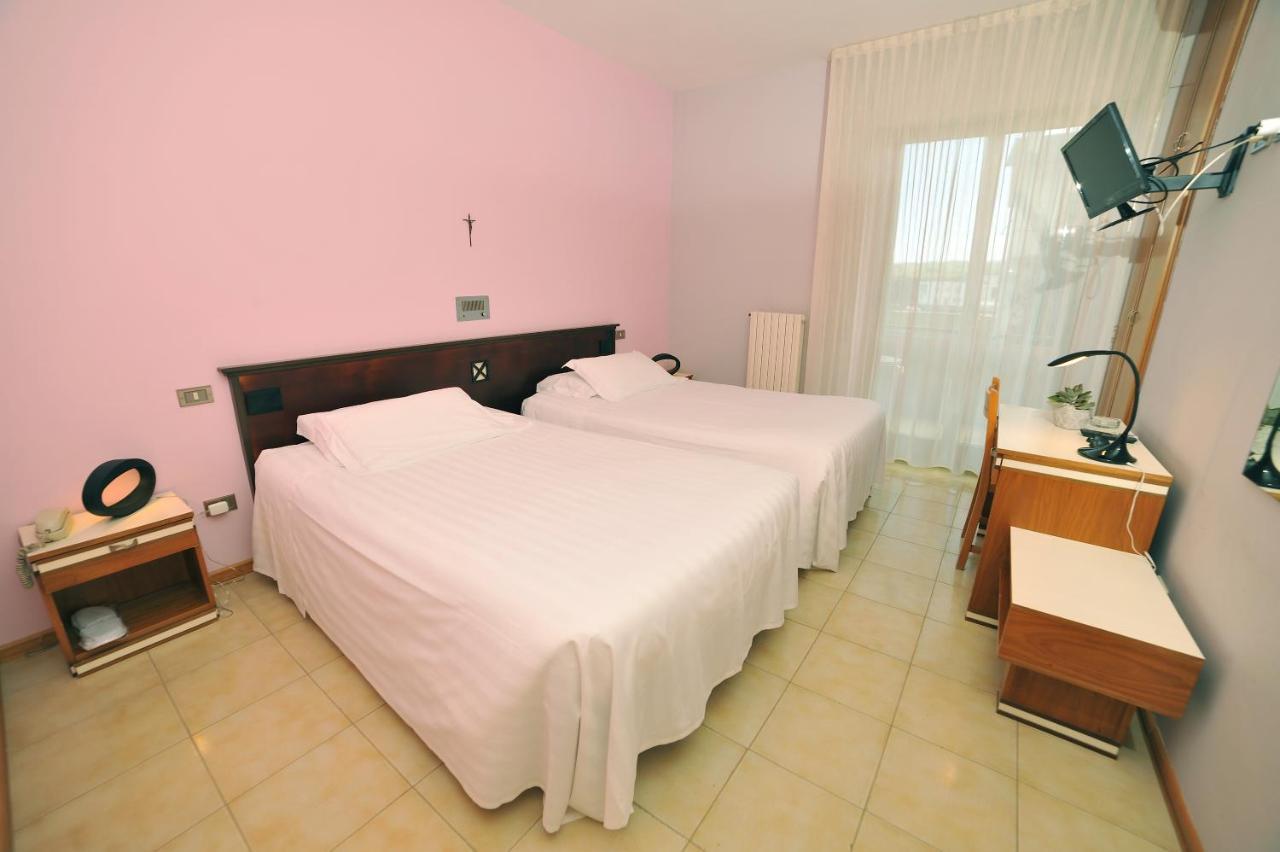 Hotel San Crispino Morrovalle Exteriör bild