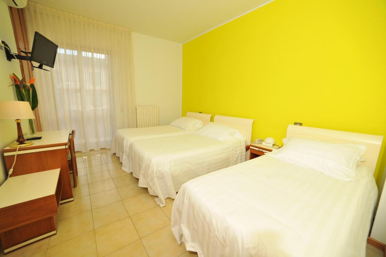 Hotel San Crispino Morrovalle Exteriör bild