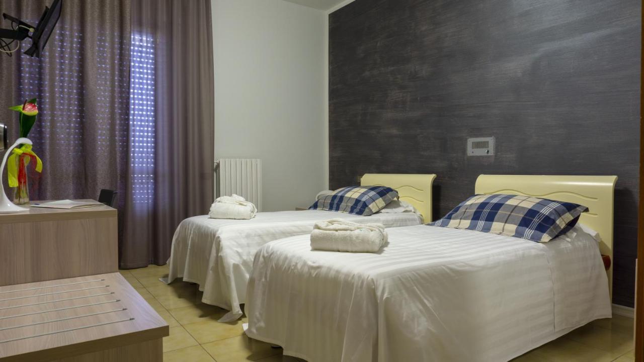 Hotel San Crispino Morrovalle Exteriör bild